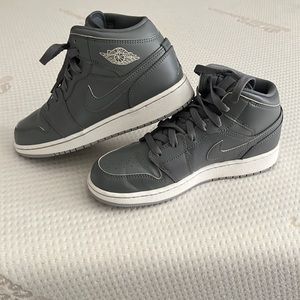 Air Jordan I Mids Size 5Y